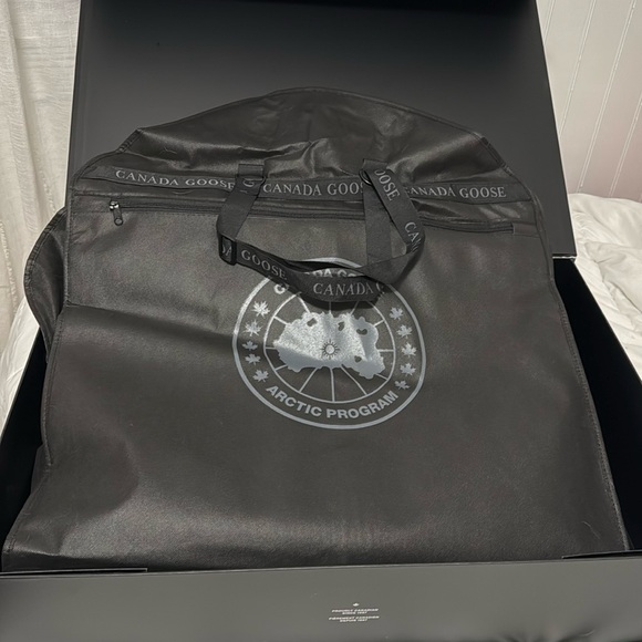 Canada Goose - Picture 15 of 17